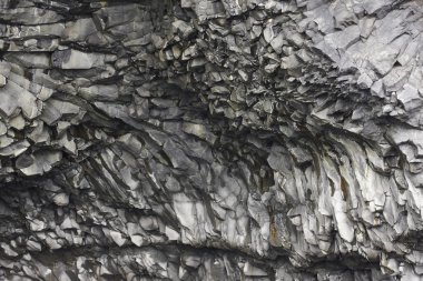 İzlanda. Güney bölgesi. Vik. reynisfjara bazaltik oluşumları.