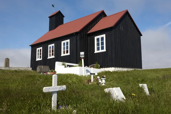 Island. poloostrov Reykjanes. utskalar kostel a hřbitov. — Stock fotografie