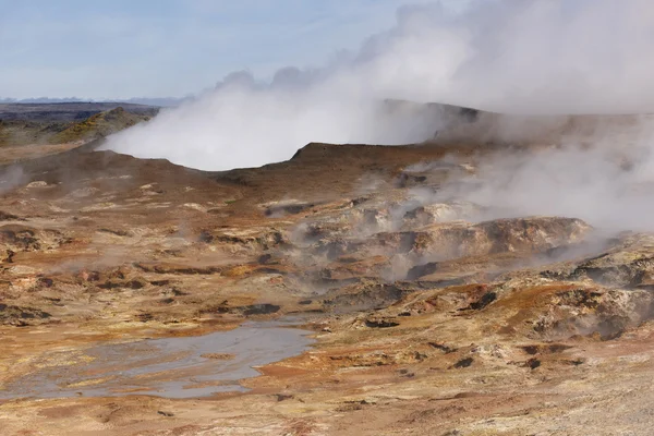 Исландия. Полуостров Рейкьянес. Геотермальная зона Ганнухвера. Кипячение — стоковое фото