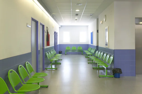 Gebied en chirurgie wachtkamers bij kliniek center — Stockfoto