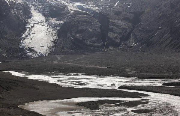 Iceland. South area. Eyjafjalajokul glaciar tongue, river and 4w — Stock Photo, Image