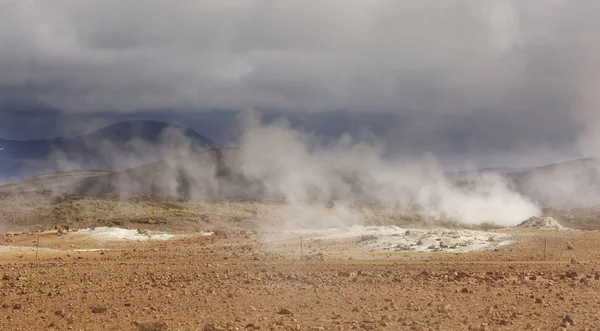 Islandia. Krafla. Zona volcánica activa. Ventilaciones geotérmicas . — Foto de Stock