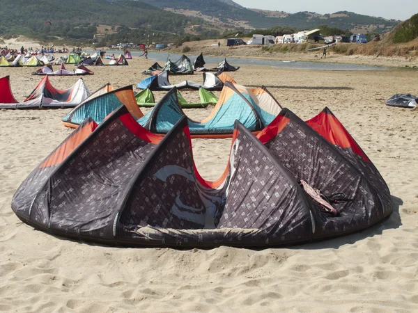 Mediterranean beach with kite surf. — Stock Photo, Image