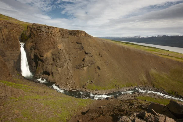 Исландия. Восточные фьорды. Лагарфлиот. Литланесфосс водопад — стоковое фото
