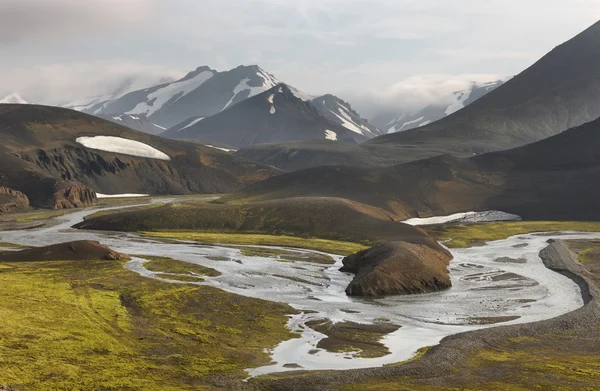 Island. Jižní oblast. Fjallabak. sopečná krajina s řekou. — Stock fotografie