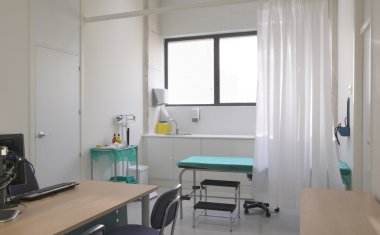 Mobilya ve yatak ile sağlık hizmetleri.