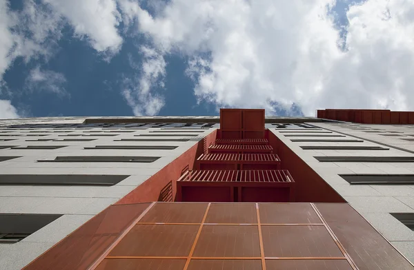 Modern building facade with orange metallic structure. — Stock Photo, Image