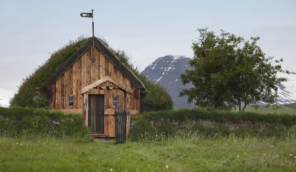 Island. traditionelles isländisches Holzhaus. Nordisland — Stockfoto