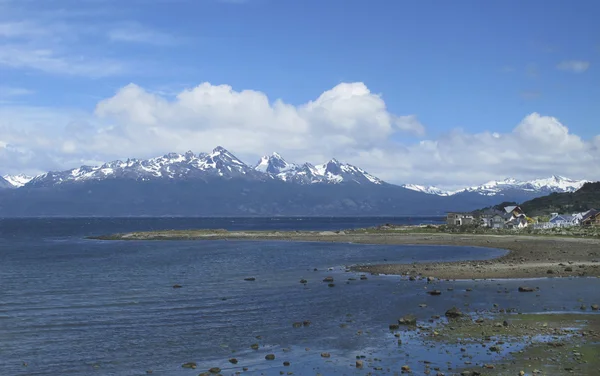 Patagoniska landskapet med bergen och sjön — Stockfoto