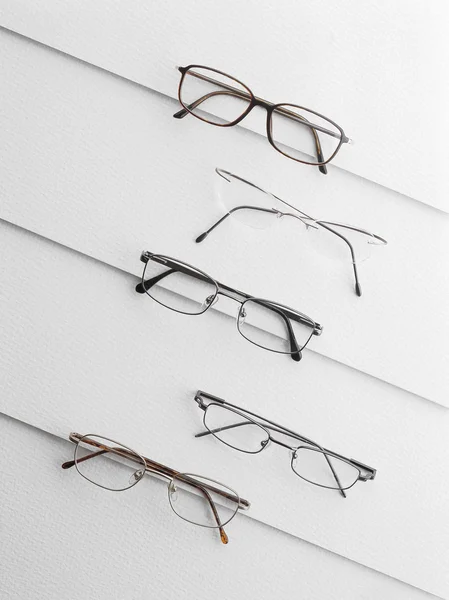 Vaious okulary na białym tle — Zdjęcie stockowe