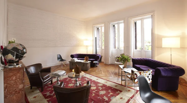 Home interior with white brick walls and wooden floor — Stock Photo, Image