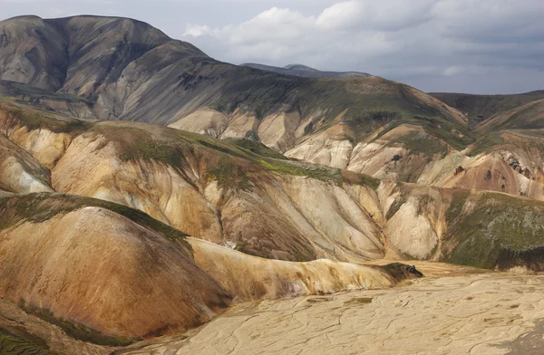 Islandia. obszar Południowej. fjallabak. wulkaniczny krajobraz z rhyolite — Zdjęcie stockowe