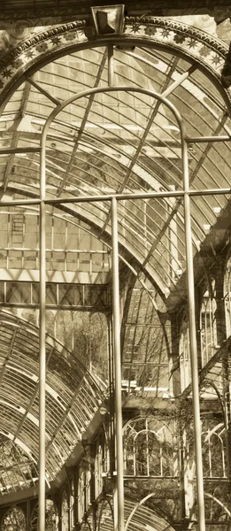 Détails du bâtiment en verre et structure métallique — Photo