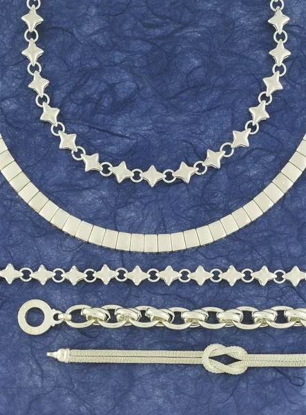 Sieraden Stilleven met blauwe achtergrond — Stockfoto