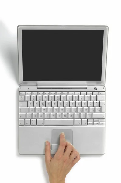 Laptop com mão isolada em branco — Fotografia de Stock