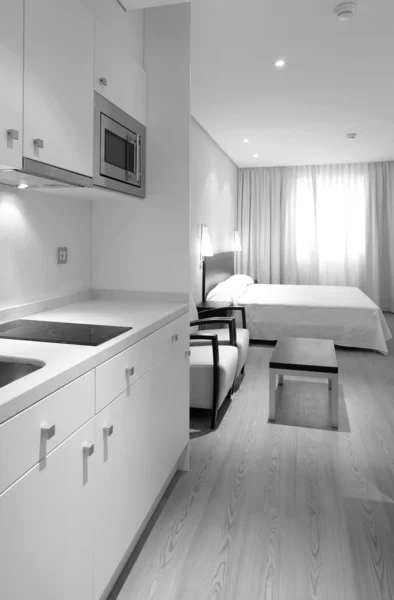 Appartamento interno con cucina e camera da letto — Foto Stock