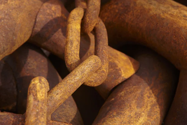 Iceland. Rusted metallic chains close up. — Stock Photo, Image