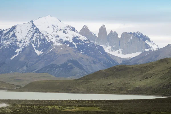 Torres del Paine picchi. Cile. Paesaggio patagonico — Foto Stock