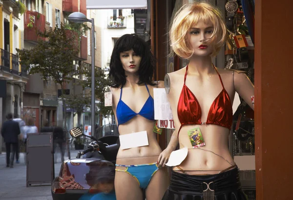 Female mannequins with bikinis in an urban street — Stock Photo, Image