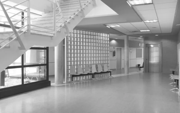 Modern building waiting area in black and white — Stock Photo, Image