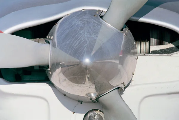 Détail d'hélice d'avion dans un aérodrome — Photo