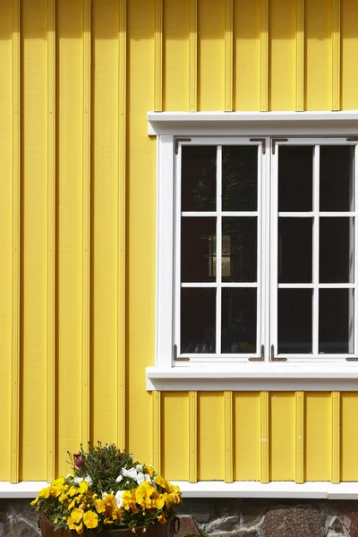 Islandia. lotniska Siglufjordur. tradycyjnych islandzkich fasady drewniane — Zdjęcie stockowe