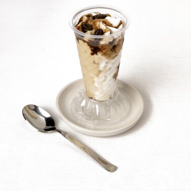 dondurma bardak ve kaşık. kahve tadı 