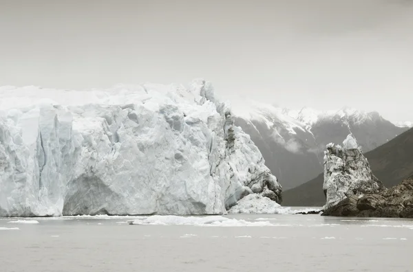 Perito 托莫雷诺冰川。巴塔哥尼亚的风景。阿根廷 — 图库照片