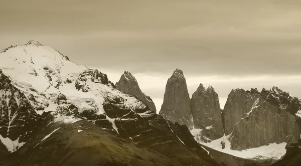 Picos Torres del Paine. Chile. Paisaje patagónico — Foto de Stock