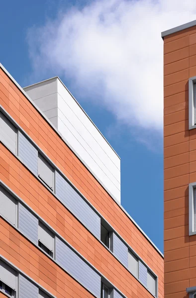 Moderne Gebäudefassade mit keramischer Beschichtung — Stockfoto