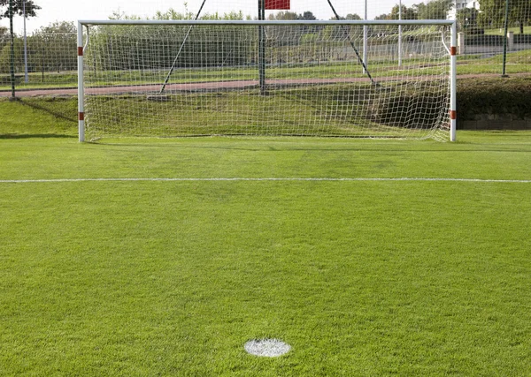 Futebol objetivo e ponto de penalidade detalhe — Fotografia de Stock
