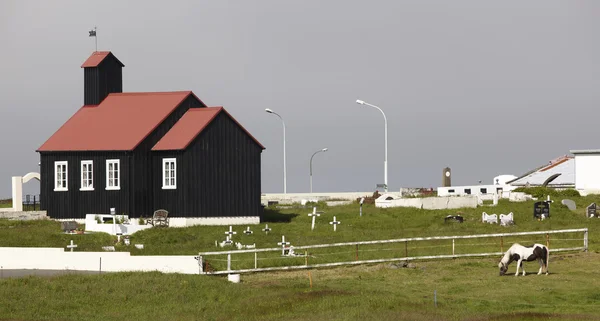 Iceland. Reykjanes Peninsula. Utskalar church and cemetery. — Stock Photo, Image