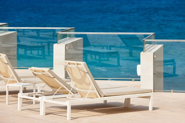 Mallorca adasında güneş panayırı ve Akdeniz. Tatilde. İspanya