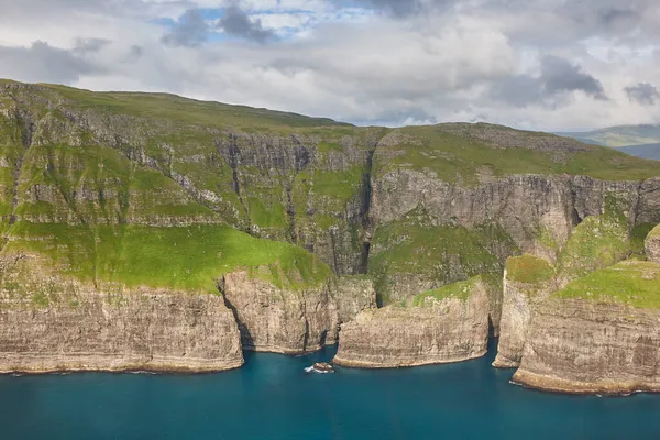 Faeröer Eilanden Dramatische Kustlijn Bekeken Vanuit Helikopter Vagar Gebied — Stockfoto