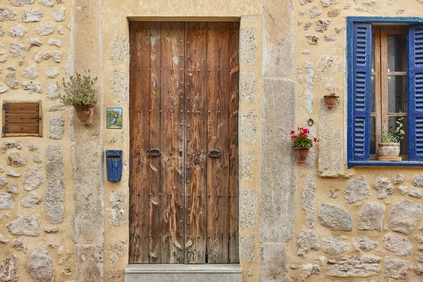 Malerische Traditionelle Steinhausfassade Und Holzfenster Spanien — Stockfoto