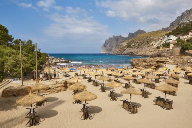 Balear Adaları sahil şeridi. Mallorca 'daki Molins Koyu. İspanya 'da yaz mevsimi