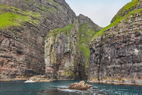 Vestmanna Deslumbrantes Falésias Pássaros Oceano Atlântico Elefante Ilhas Faroé — Fotografia de Stock