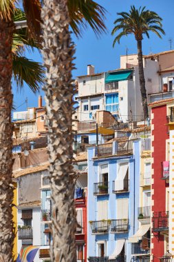 Geleneksel Akdeniz köyü Villajoyosa. Renkli yüzler. Alicante, İspanya