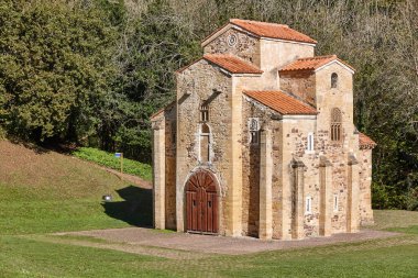 Oviedo, Aturias 'taki Preromanesk kilise. San Miguel de Lillo. İspanya