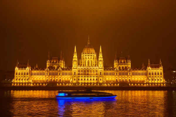 Parlamento Húngaro Río Danubio Budapest Noche Niebla Invierno —  Fotos de Stock