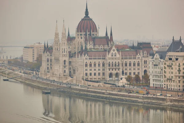 Ungarisches Parlament Und Donau Budapest Winternebeltag — Stockfoto