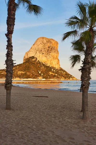 Penon Ifach Och Medelhavsstrand Vid Solnedgången Alicante Spanien — Stockfoto
