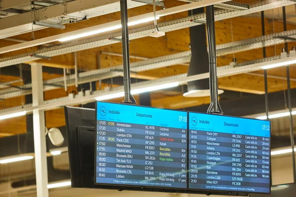 Airport Boarding Gates Information Displays Flight Schedule Departure Arrival Screen — Stock Photo, Image