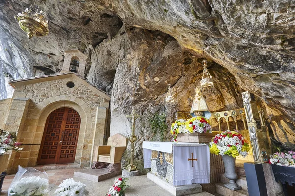 Santuario Cueva Virgen Covadonga Asturias Hito Picos Europa España — Foto de Stock