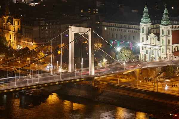 Elisabethbrücke Und Innere Stadtpfarrkirche Budapest Bei Nacht — Stockfoto