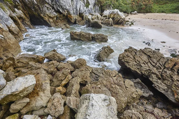 古尔皮尤里阿斯图里亚斯风景如画的进口沙滩和岩石海滩 西班牙 — 图库照片