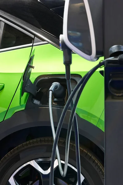 Φορτιστής Μπαταρίας Ηλεκτρικού Οχήματος Οικολογική Ενέργεια Κινητικότητα Ανανεώσιμες Λύσεις — Φωτογραφία Αρχείου