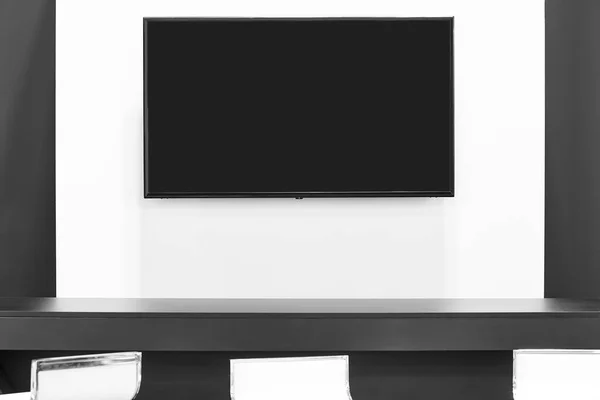 白い壁のテレビ画面 室内装飾テレビセット — ストック写真
