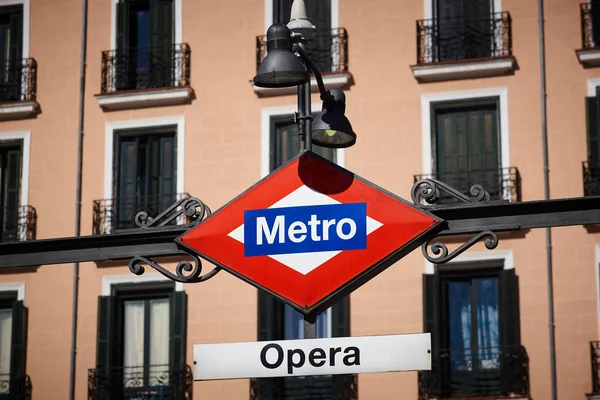 Traditionelles Bahn Schild Stadtzentrum Von Madrid Opernhaus Verkehr — Stockfoto