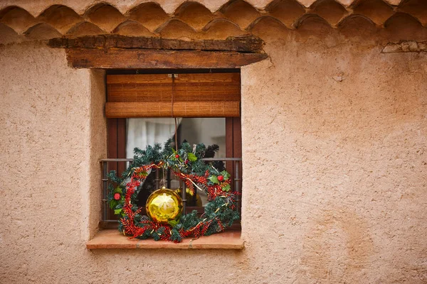 Outdoor Christmas Decoration Golden Ball Garlands Decoration — Stock Photo, Image